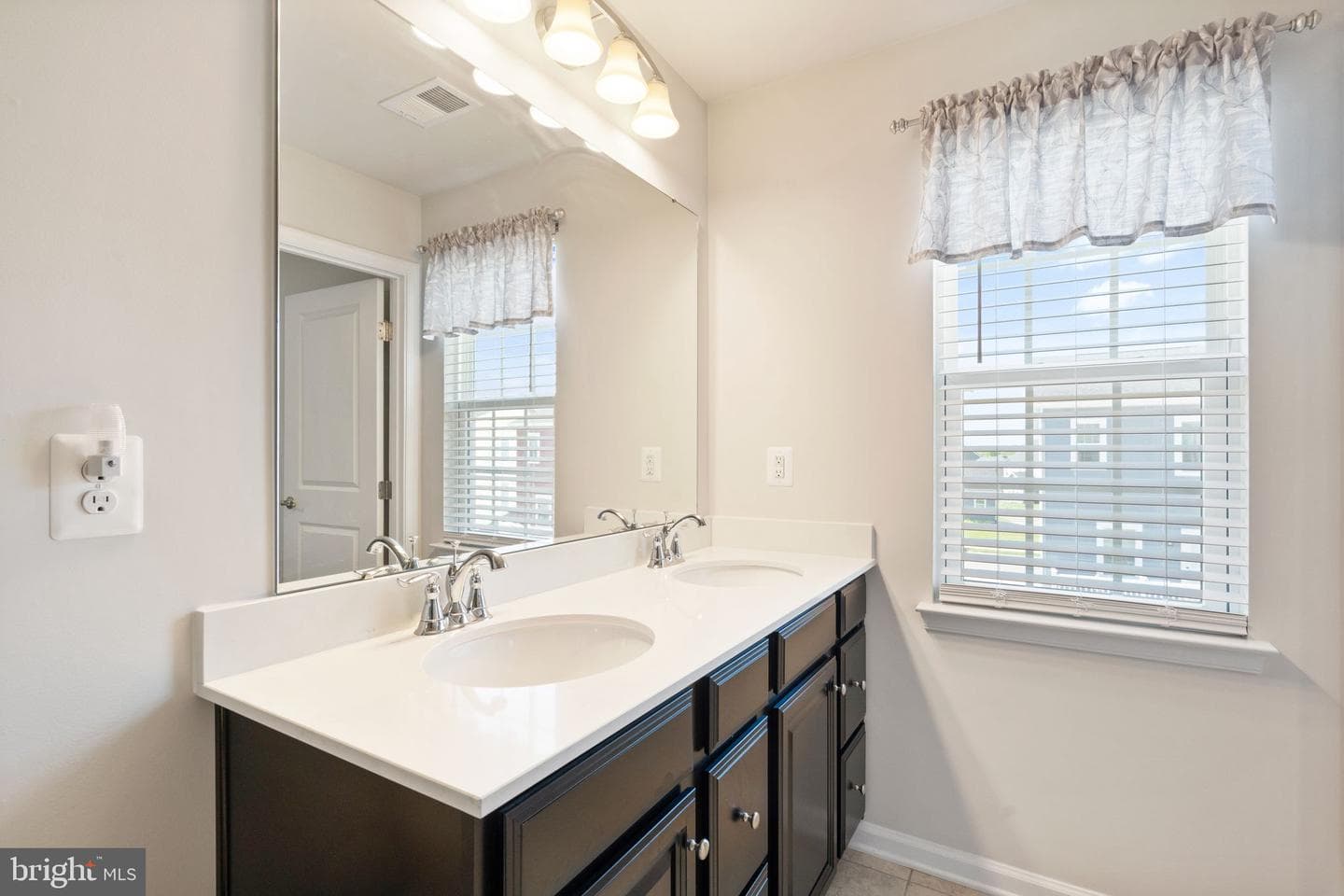 5153 Penn Street photo 32