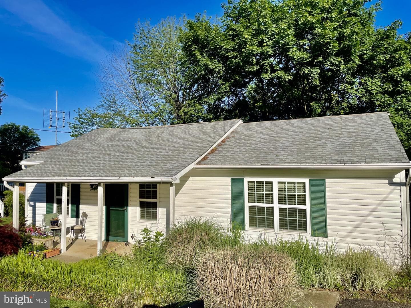 116 Moffett Avenue photo 1