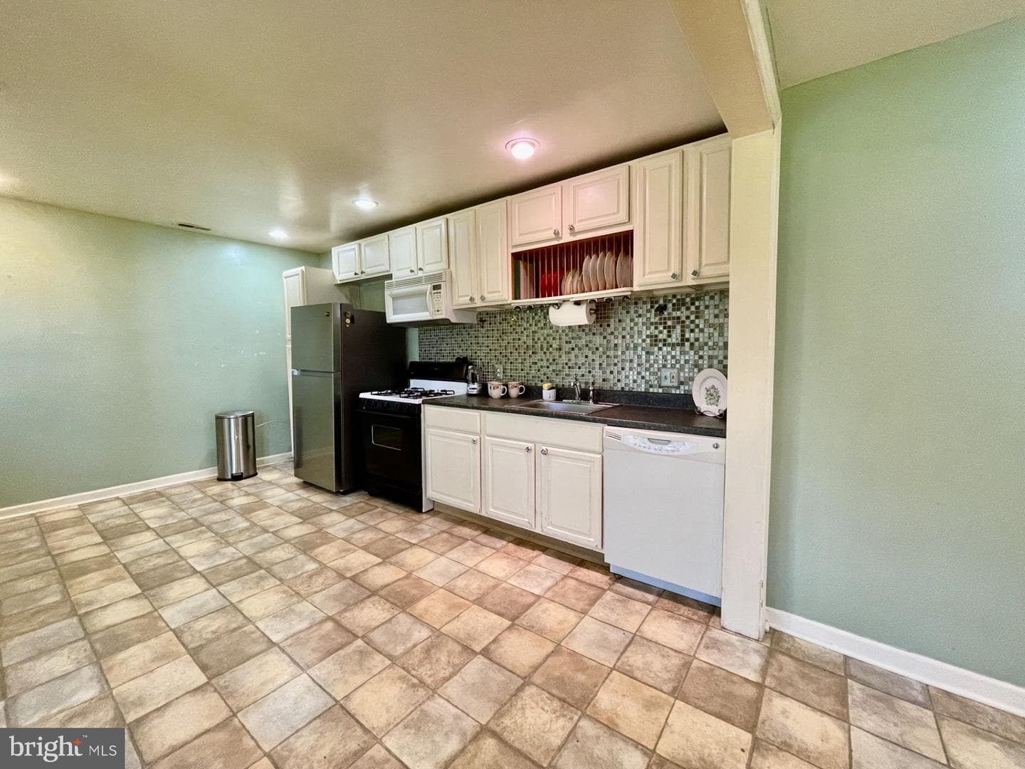 116 Moffett Avenue photo 15