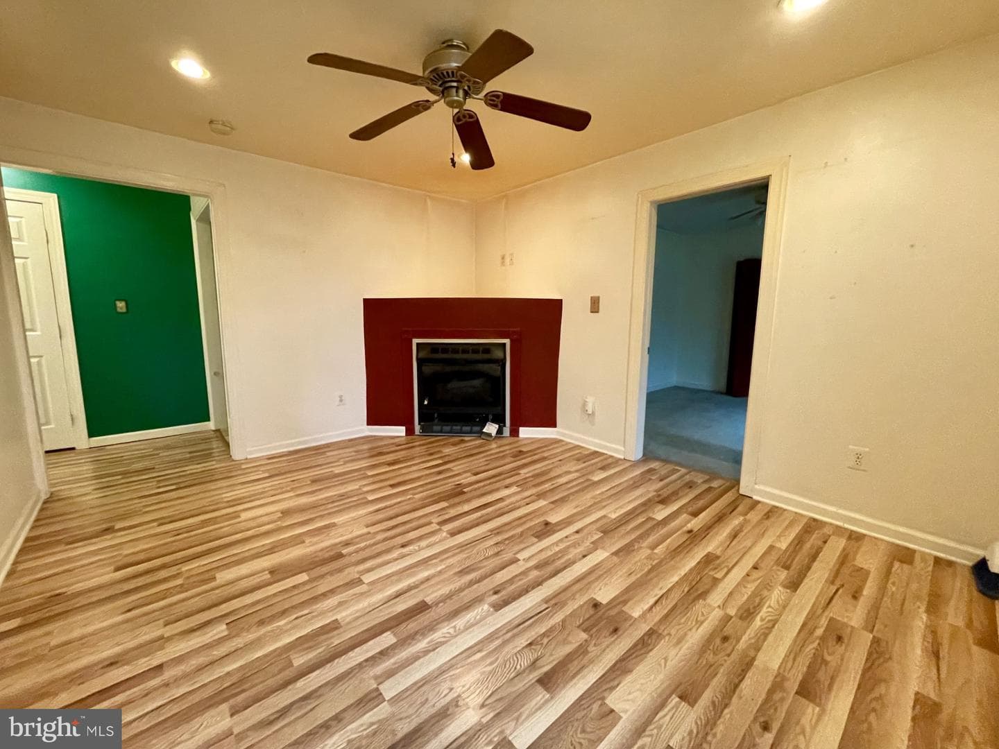 116 Moffett Avenue photo 4