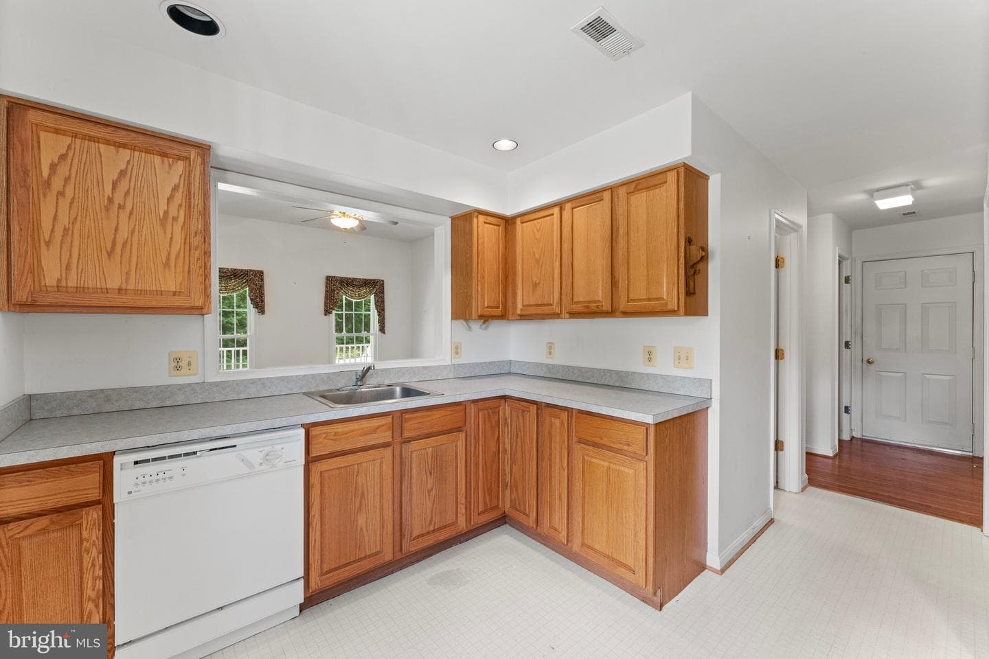 8456 Emerald Lane photo 14