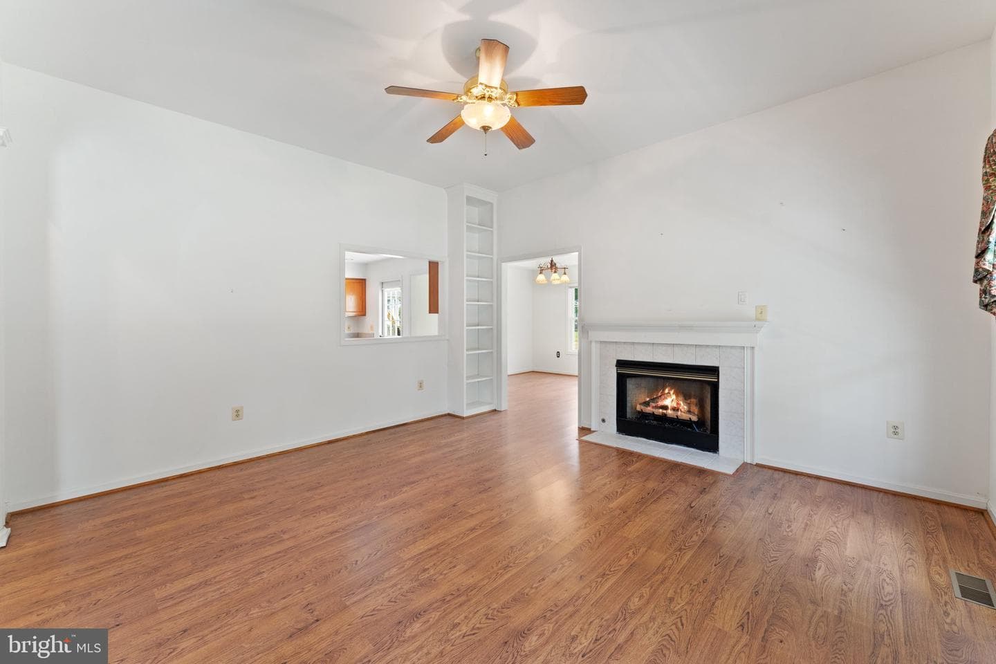 8456 Emerald Lane photo 6