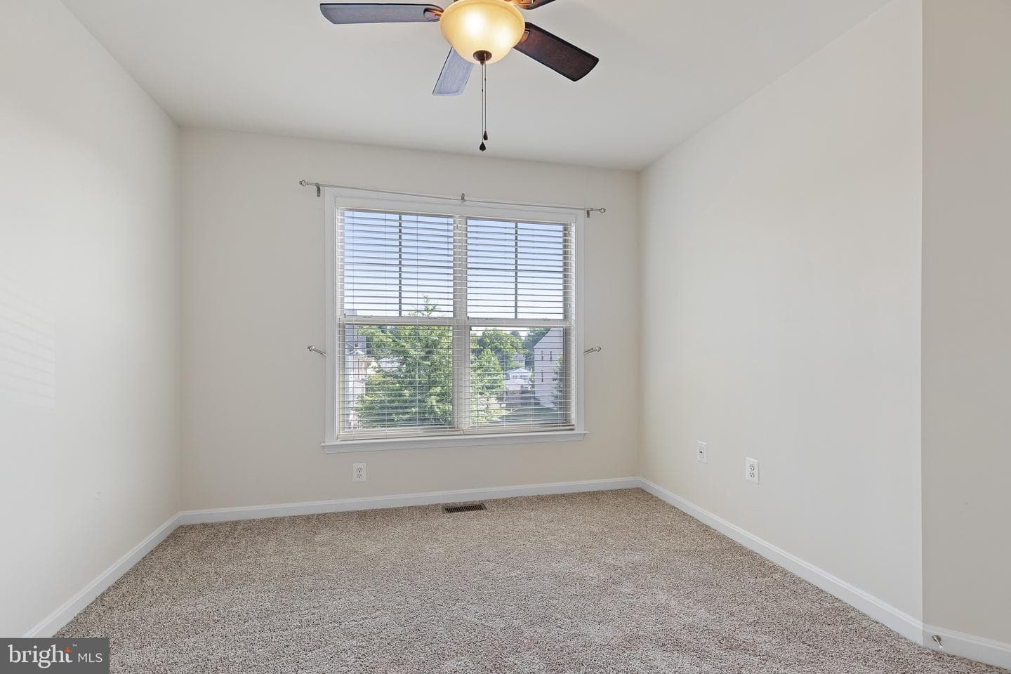 154 Cambridge Way photo 26