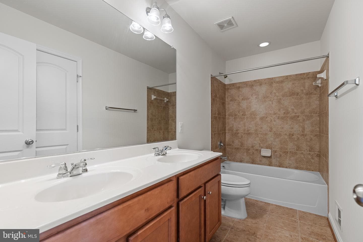 154 Cambridge Way photo 27