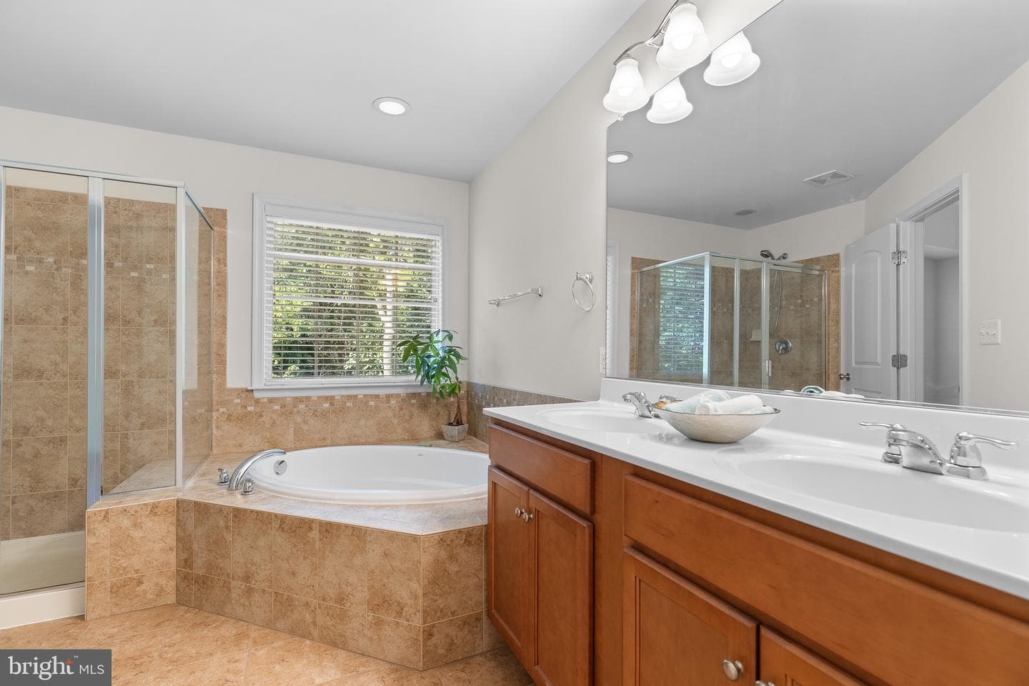 154 Cambridge Way photo 31