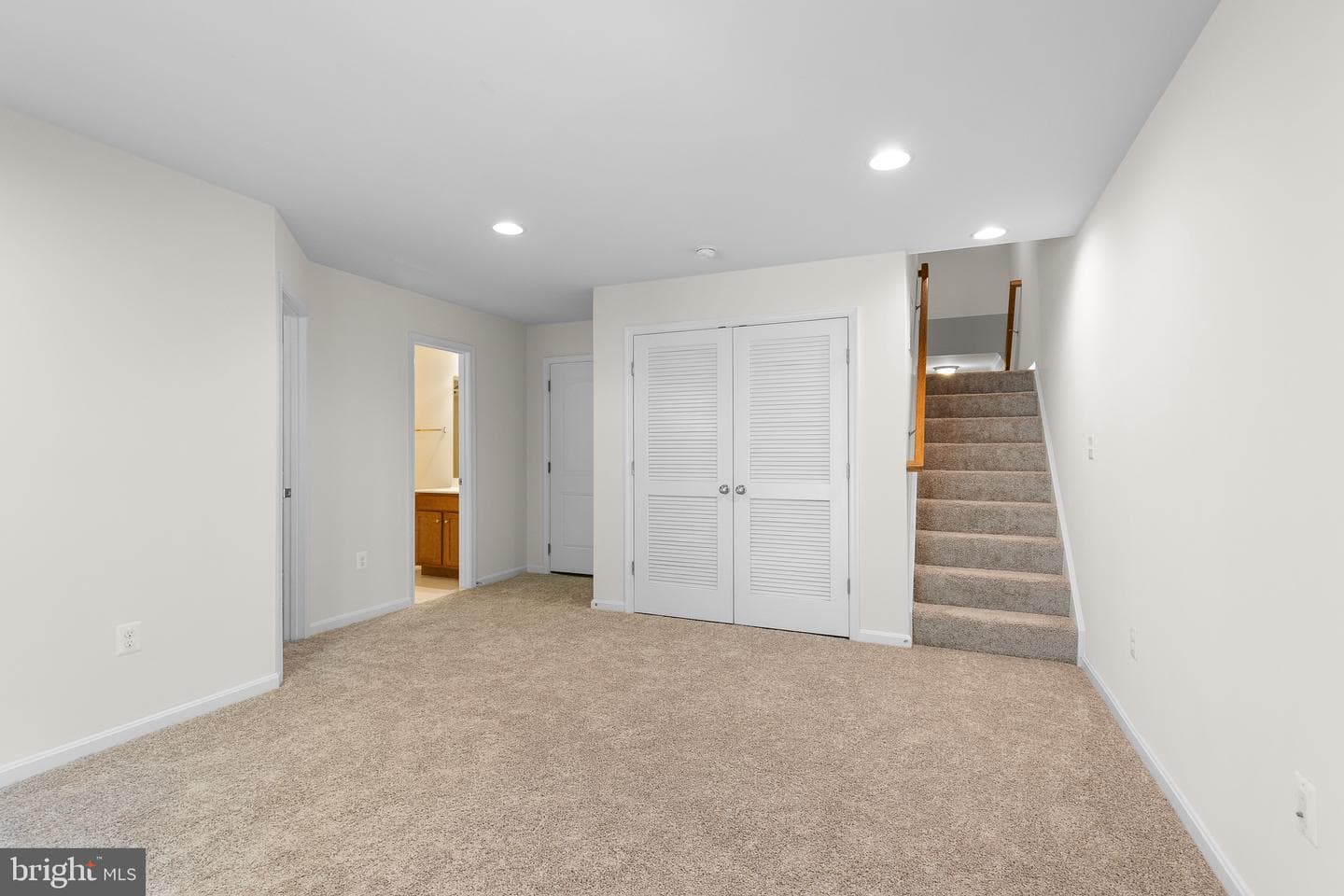 154 Cambridge Way photo 36