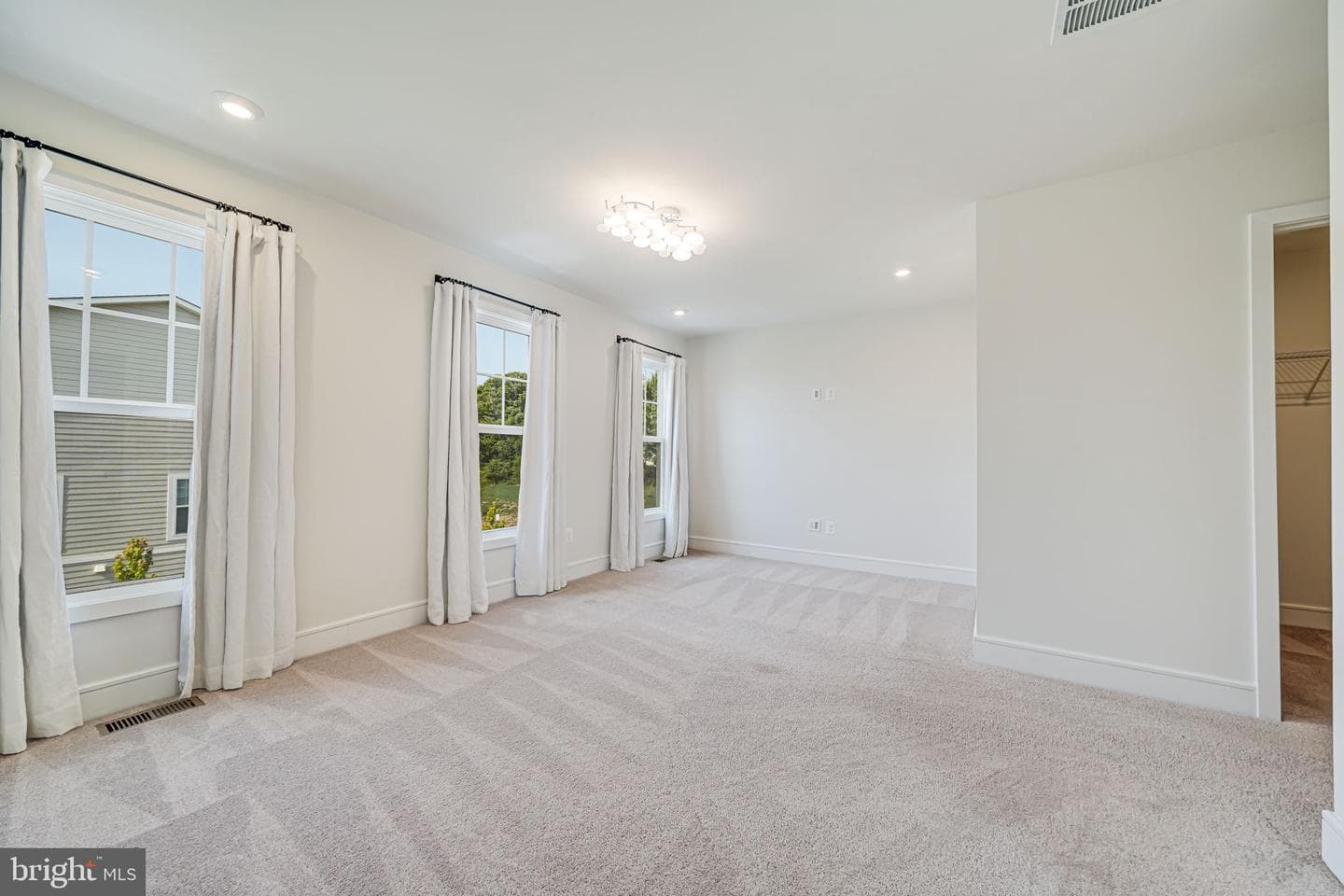4258 Frost Street photo 12