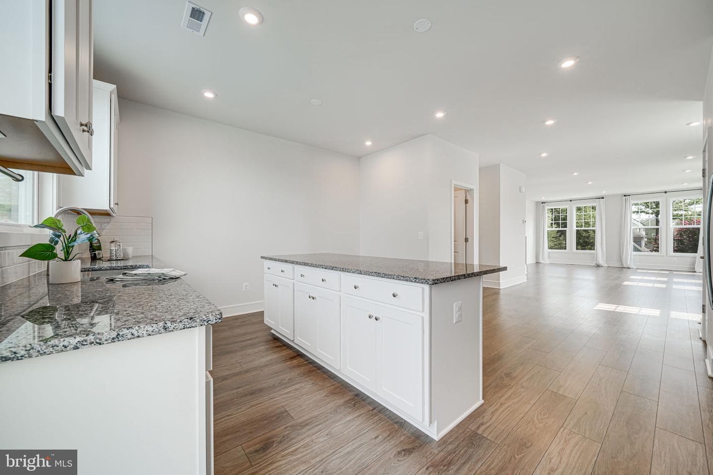 4258 Frost Street photo 6