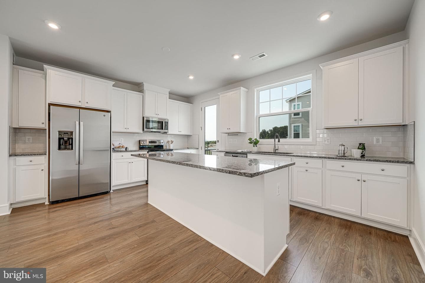 4258 Frost Street photo 9