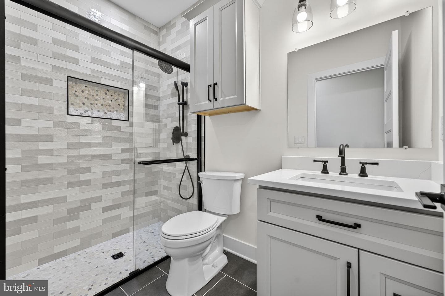 5281 Hillside Drive photo 13