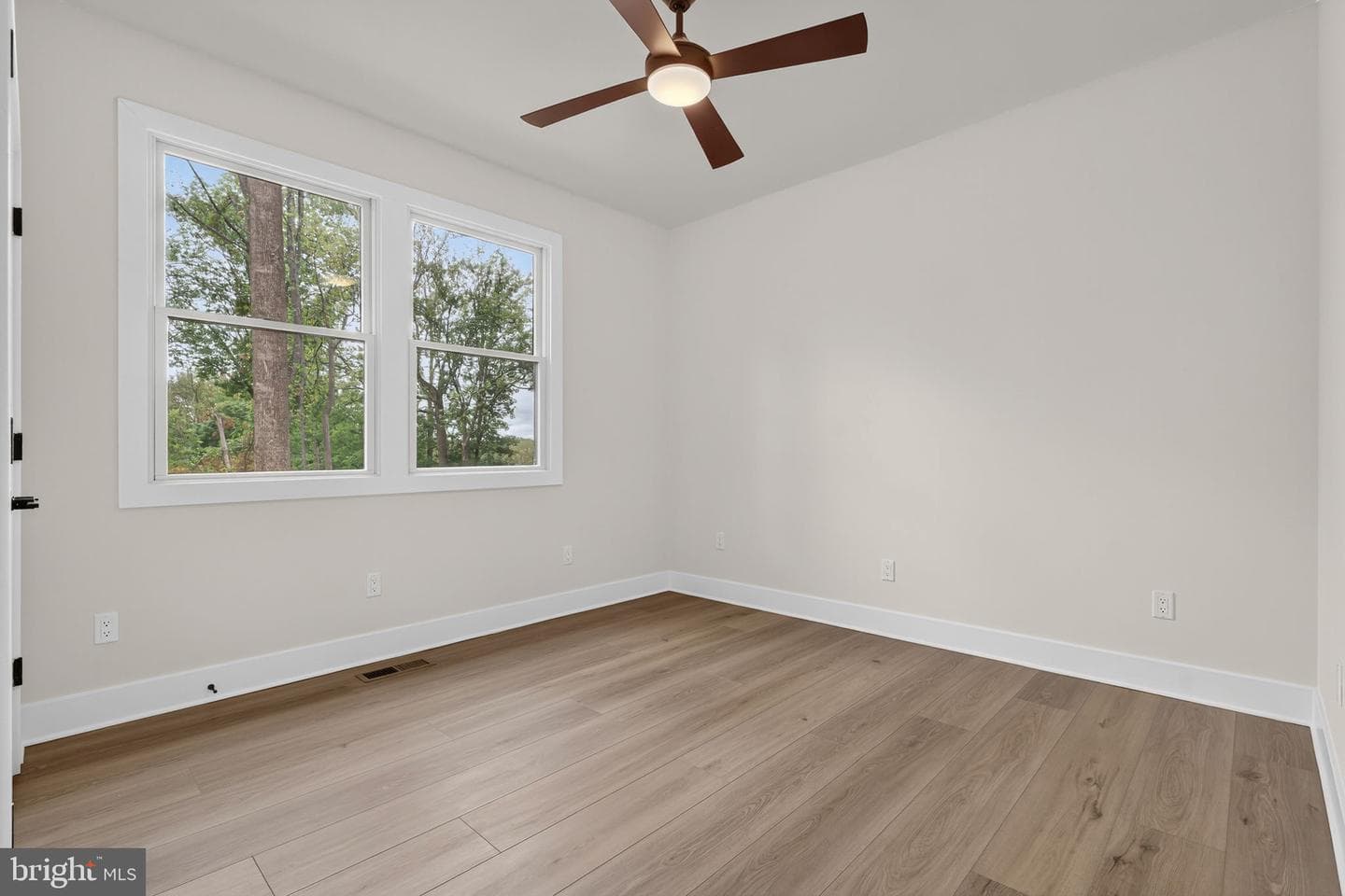 5281 Hillside Drive photo 14