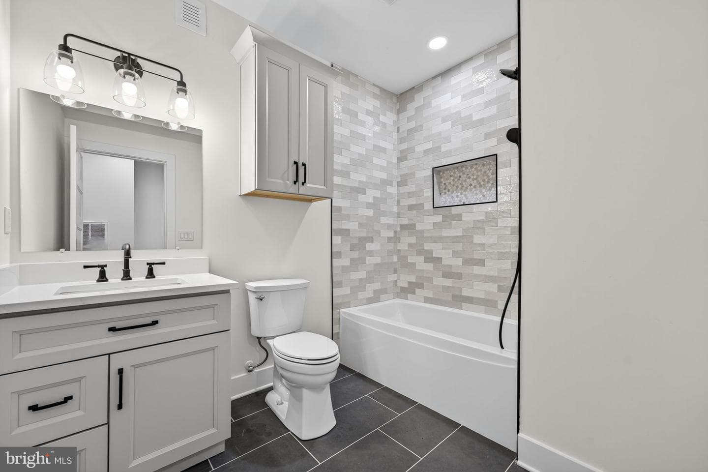 5281 Hillside Drive photo 18