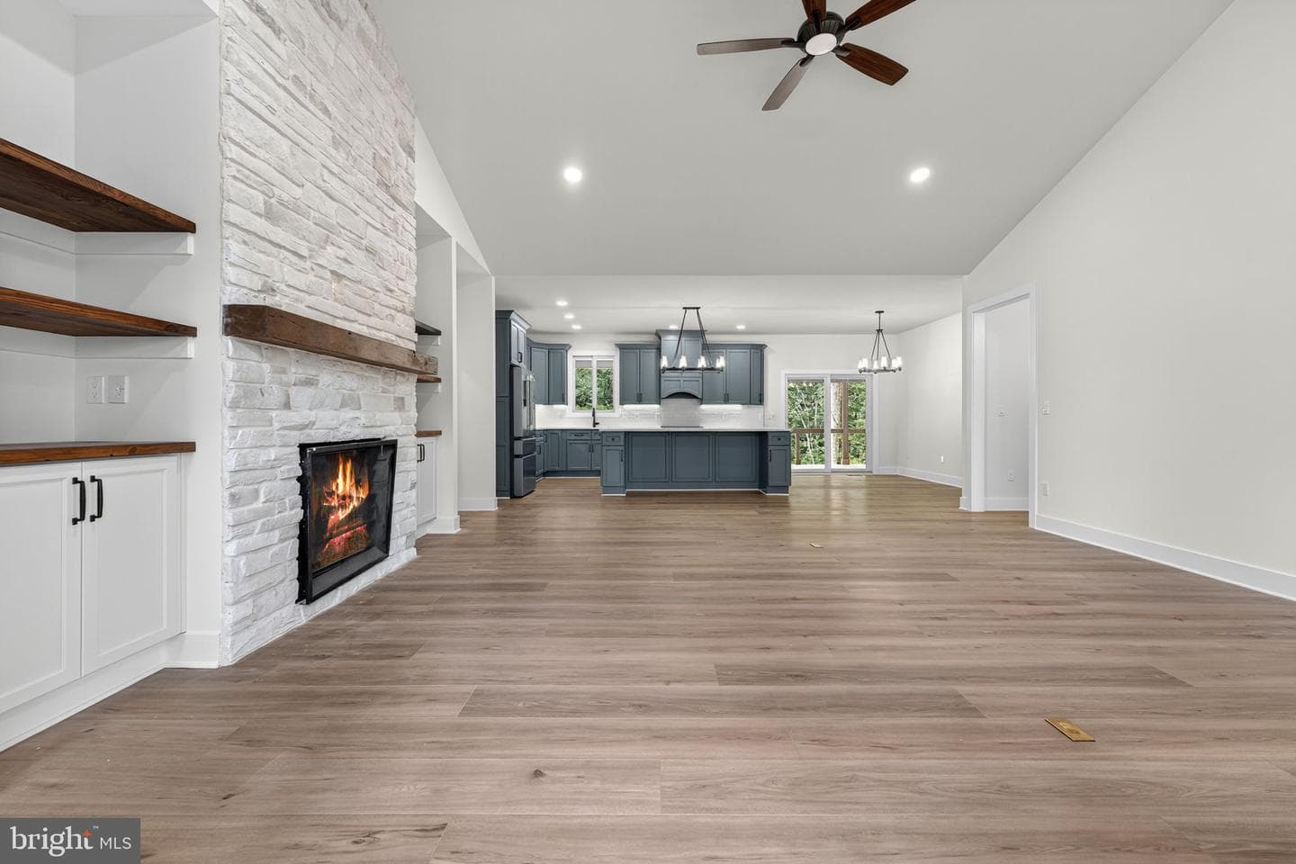 5281 Hillside Drive photo 3