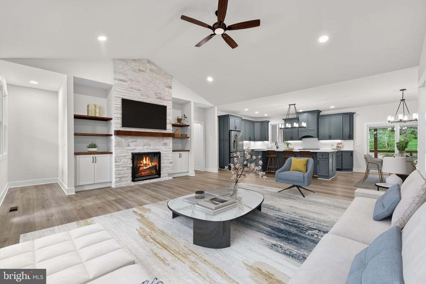 5281 Hillside Drive photo 4