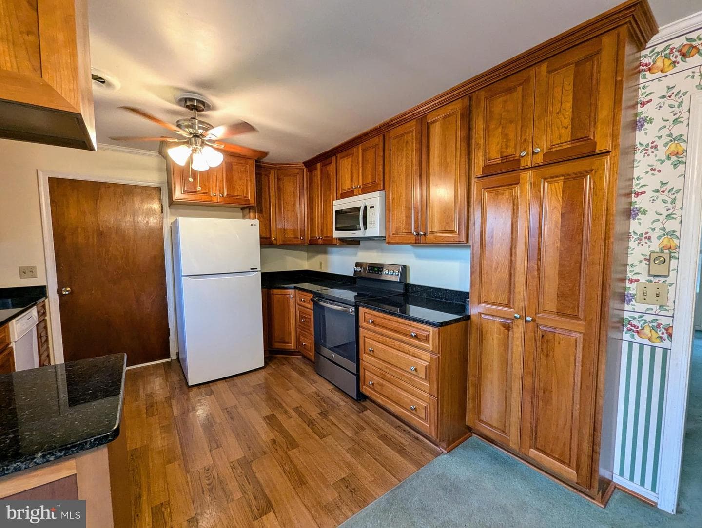 7196 Airlie Road photo 11