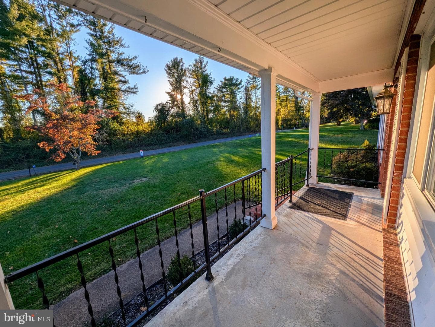 7196 Airlie Road photo 2