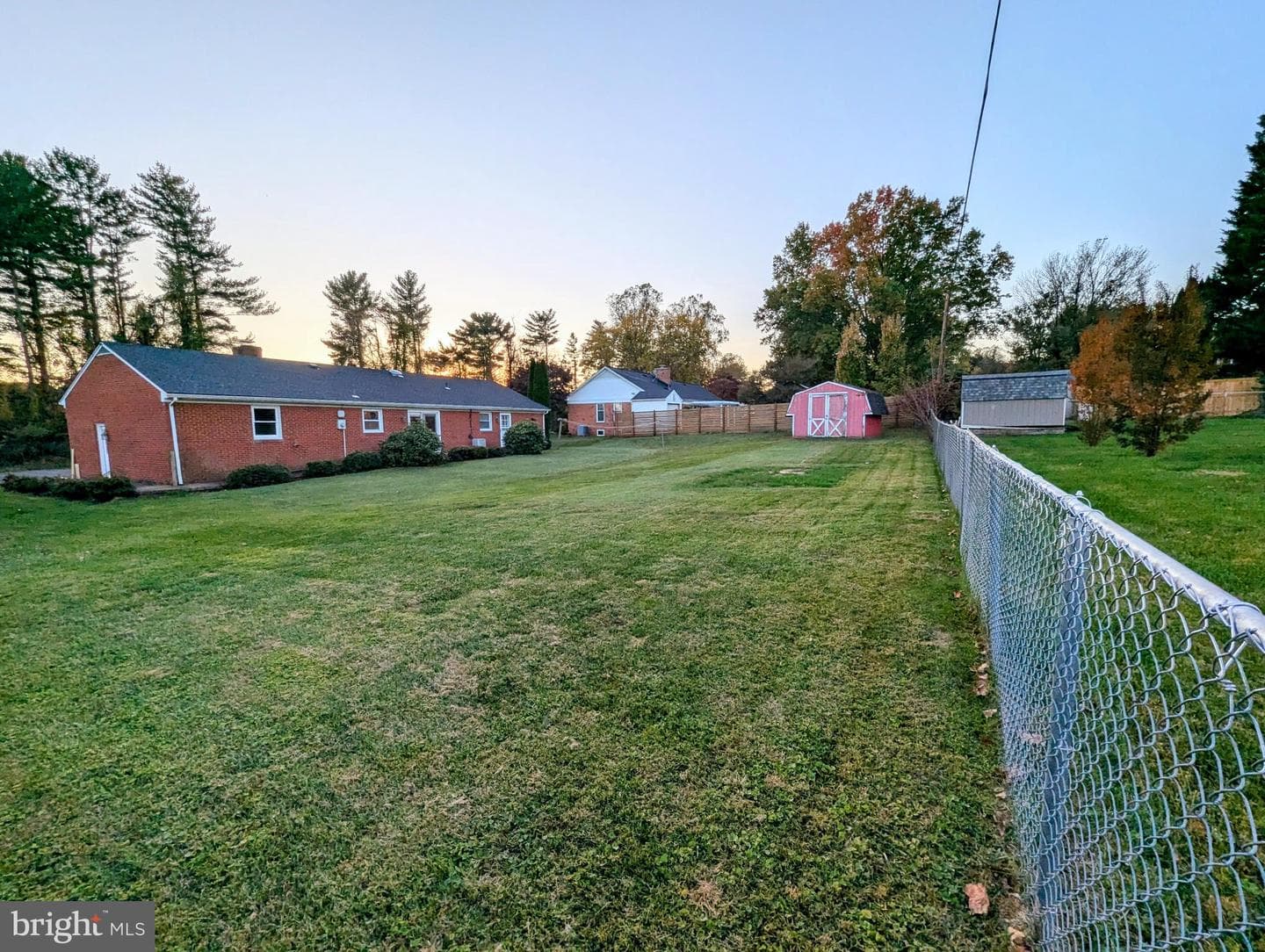 7196 Airlie Road photo 6