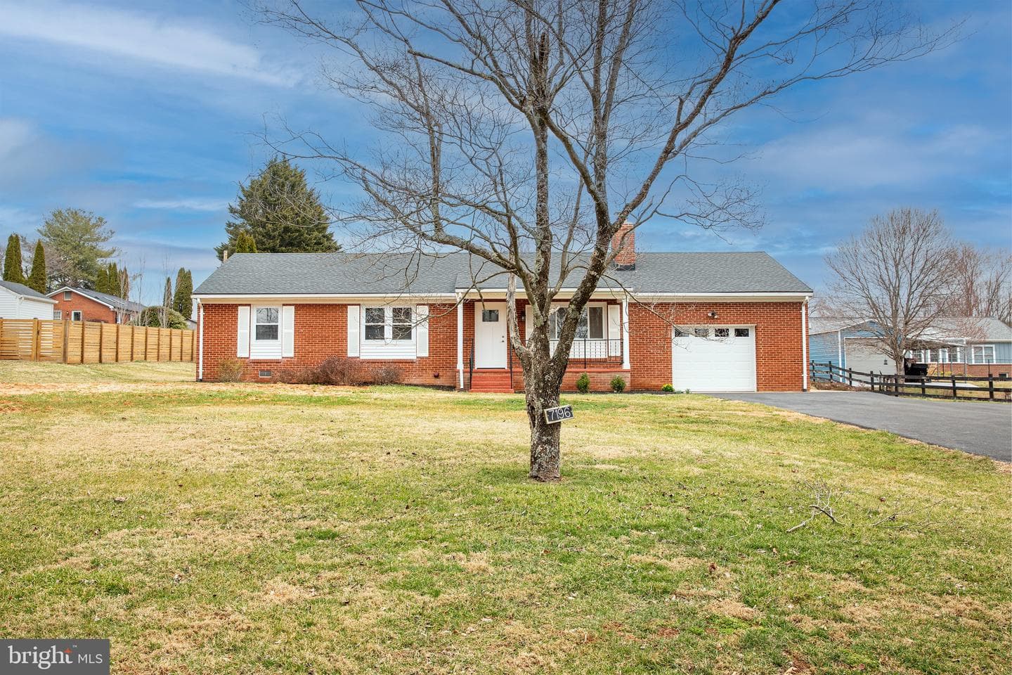 7196 Airlie Road photo 3