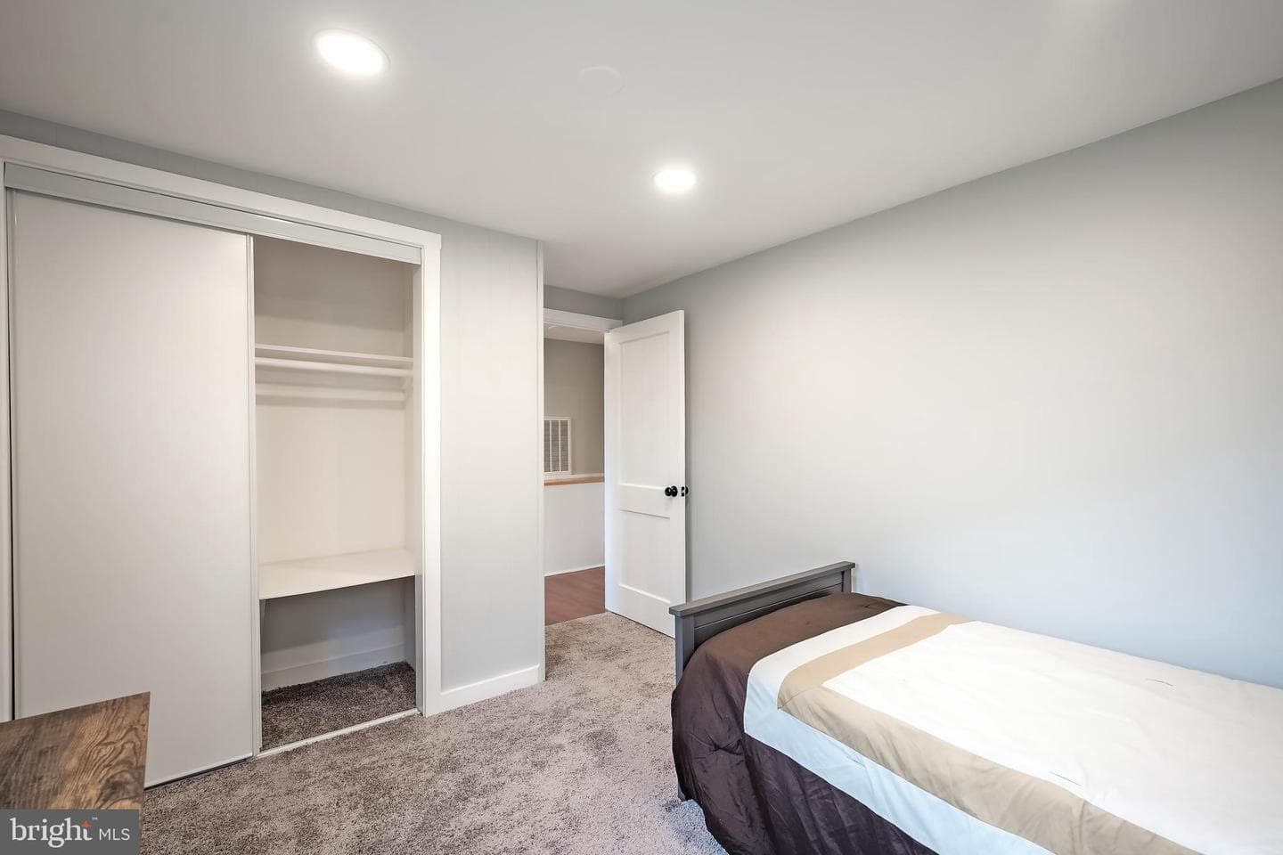 6946 Blantyre Road photo 11