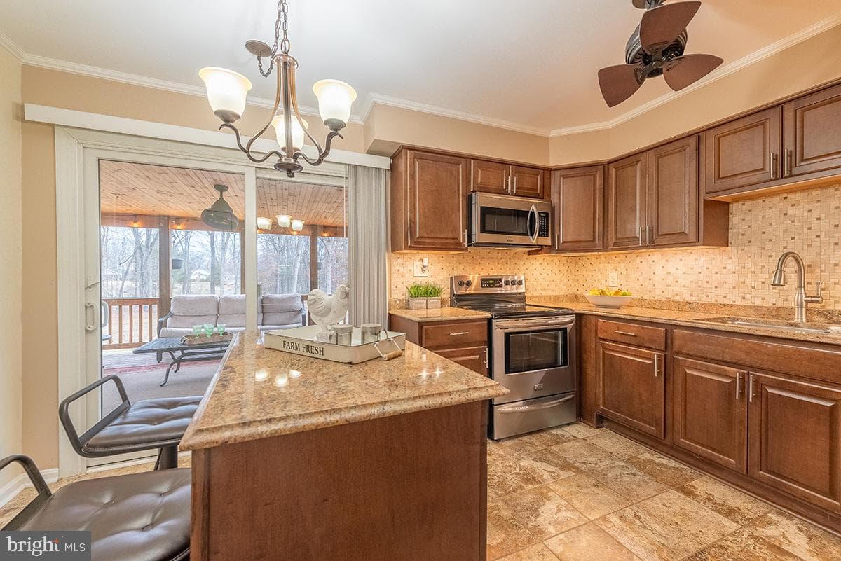 3298 Daffan Drive photo 8