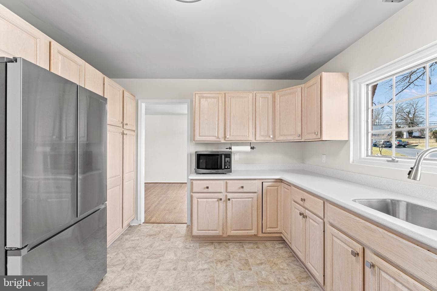 384 Winchester Street photo 5