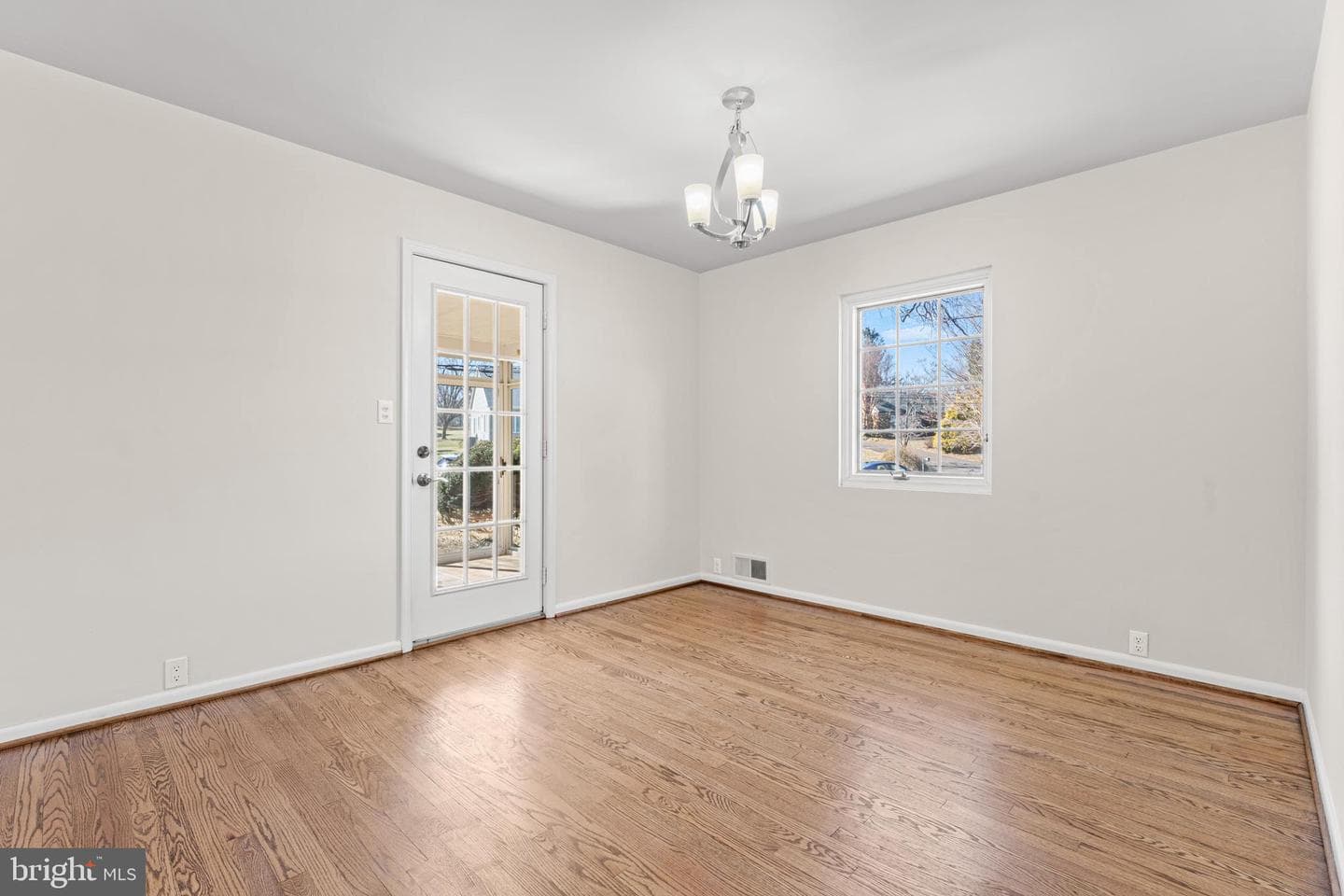 384 Winchester Street photo 8
