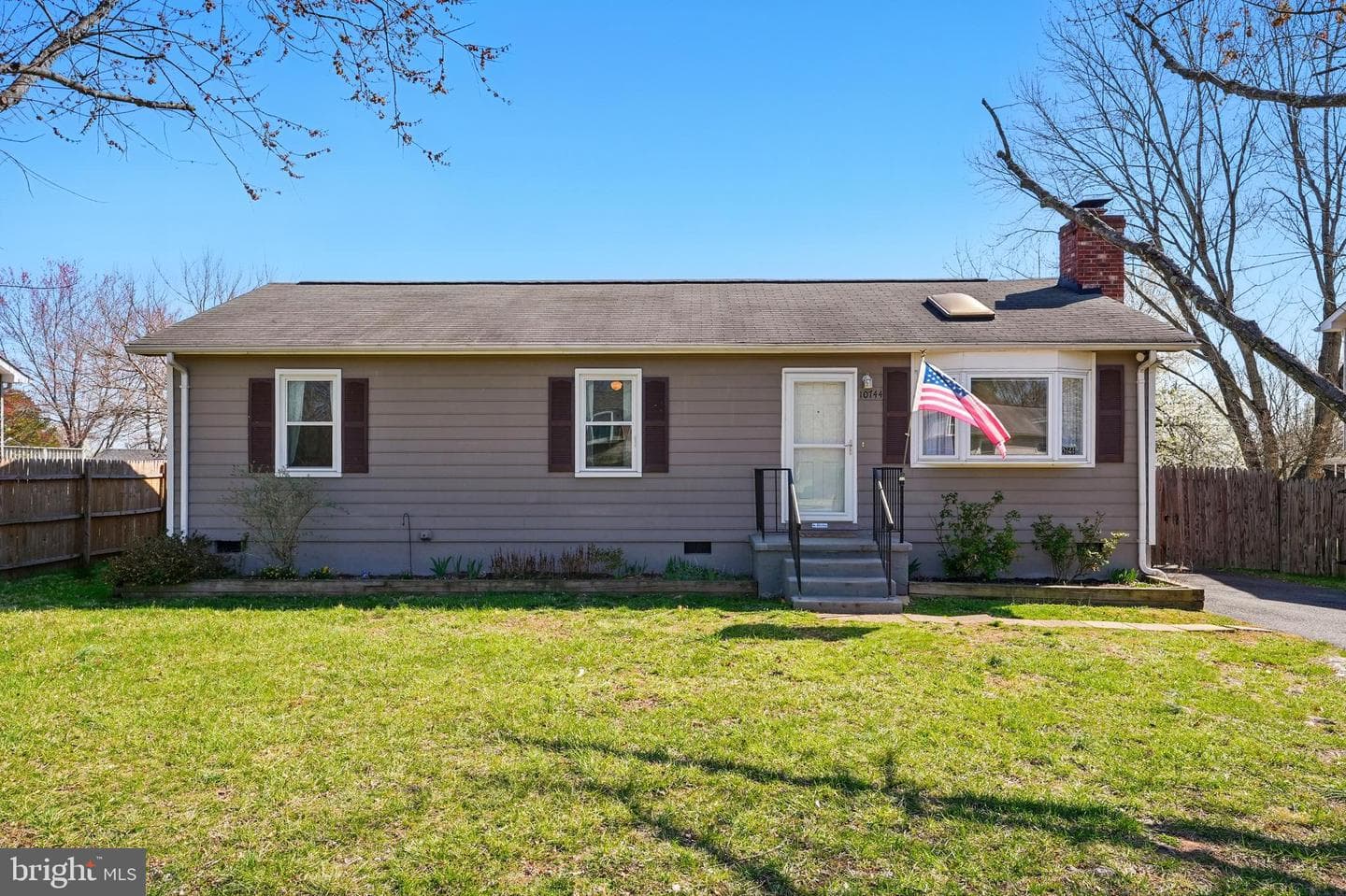 10744 Blake Lane photo 1