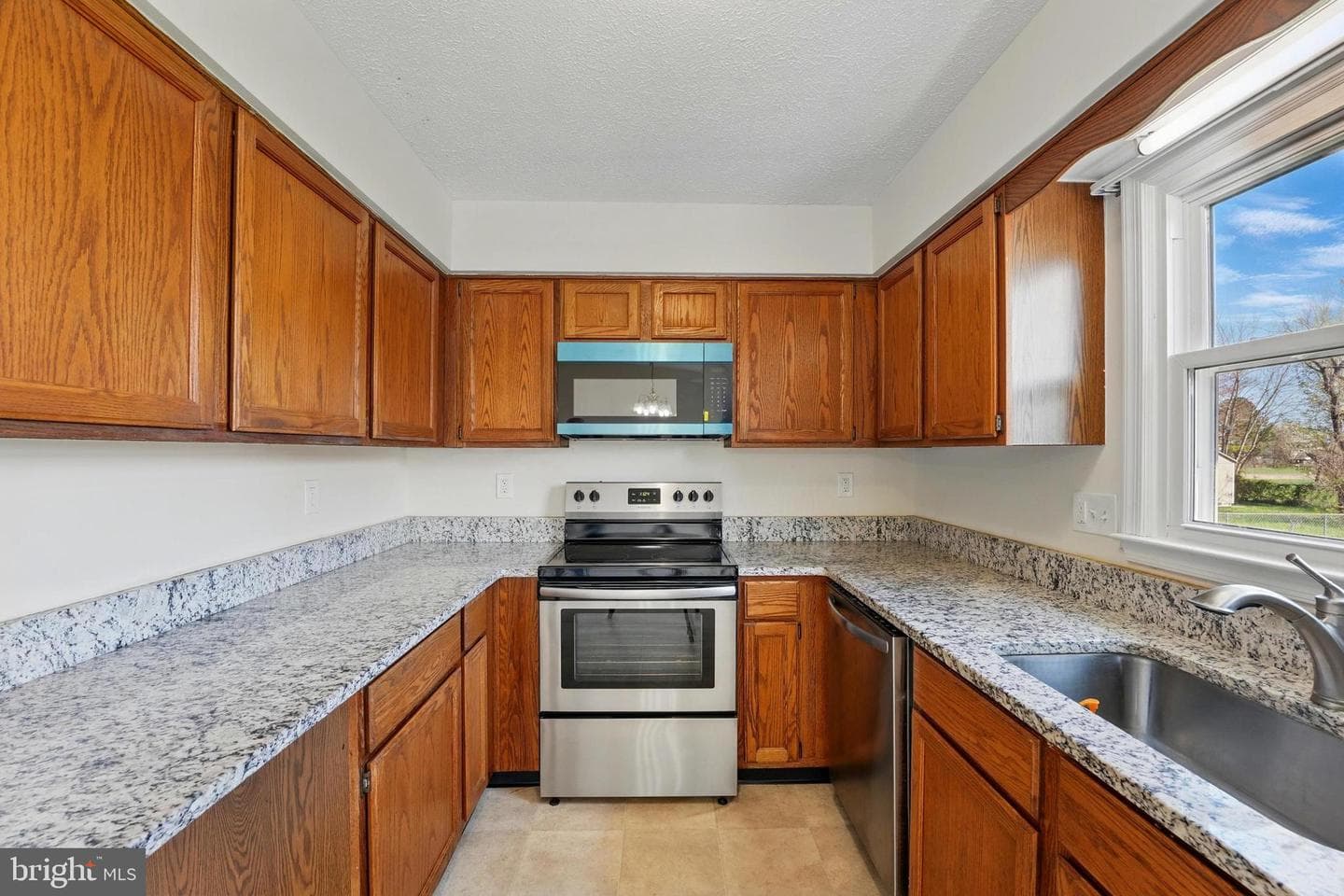 10744 Blake Lane photo 15