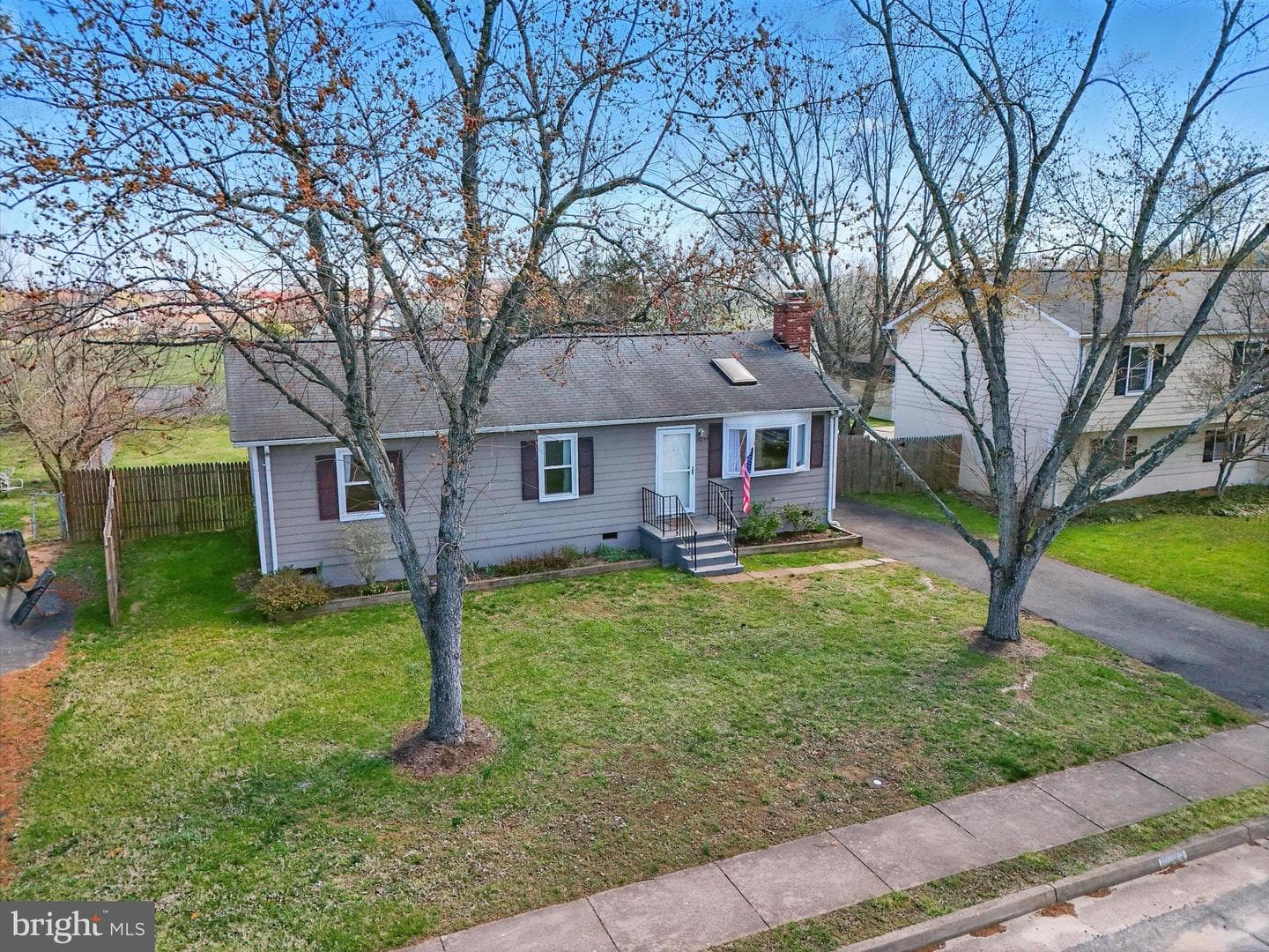 10744 Blake Lane photo 2