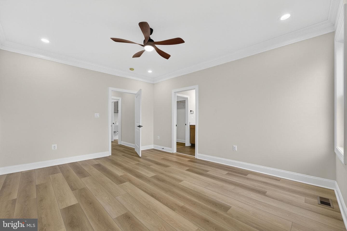 57 Madison Street photo 11