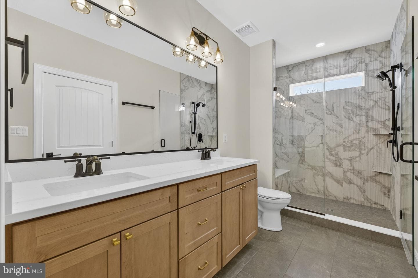 57 Madison Street photo 2