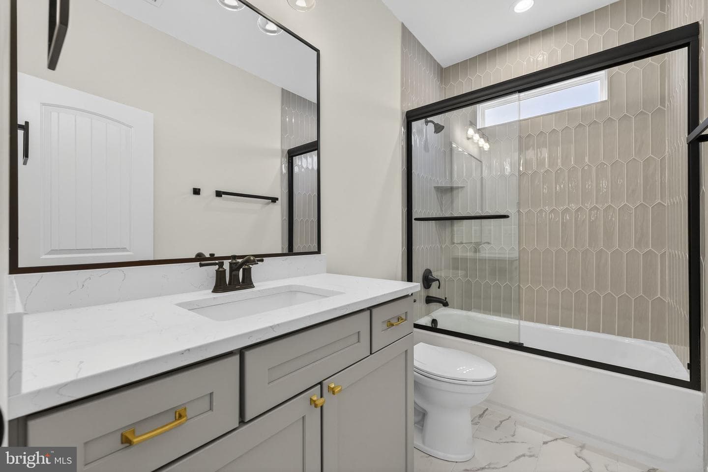 57 Madison Street photo 31