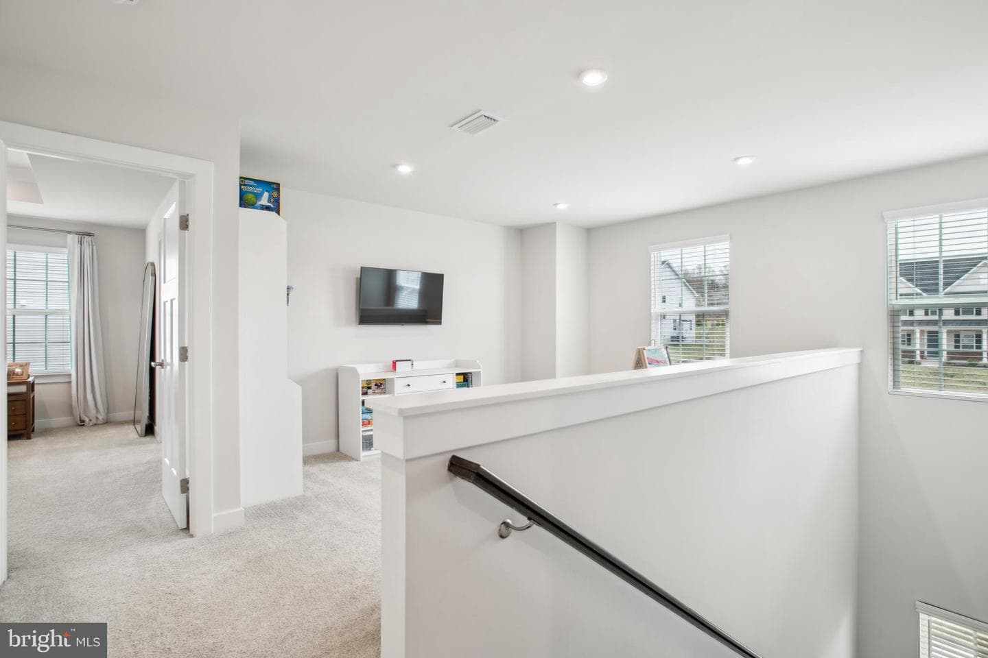 8015 International Drive photo 21