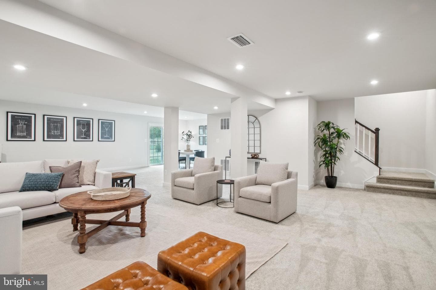 8015 International Drive photo 38