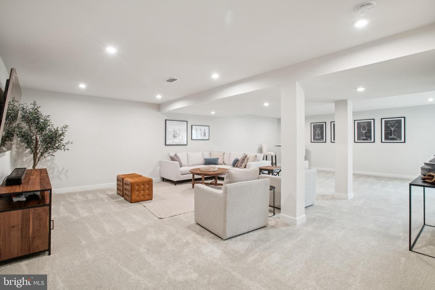 8015 International Drive photo 39
