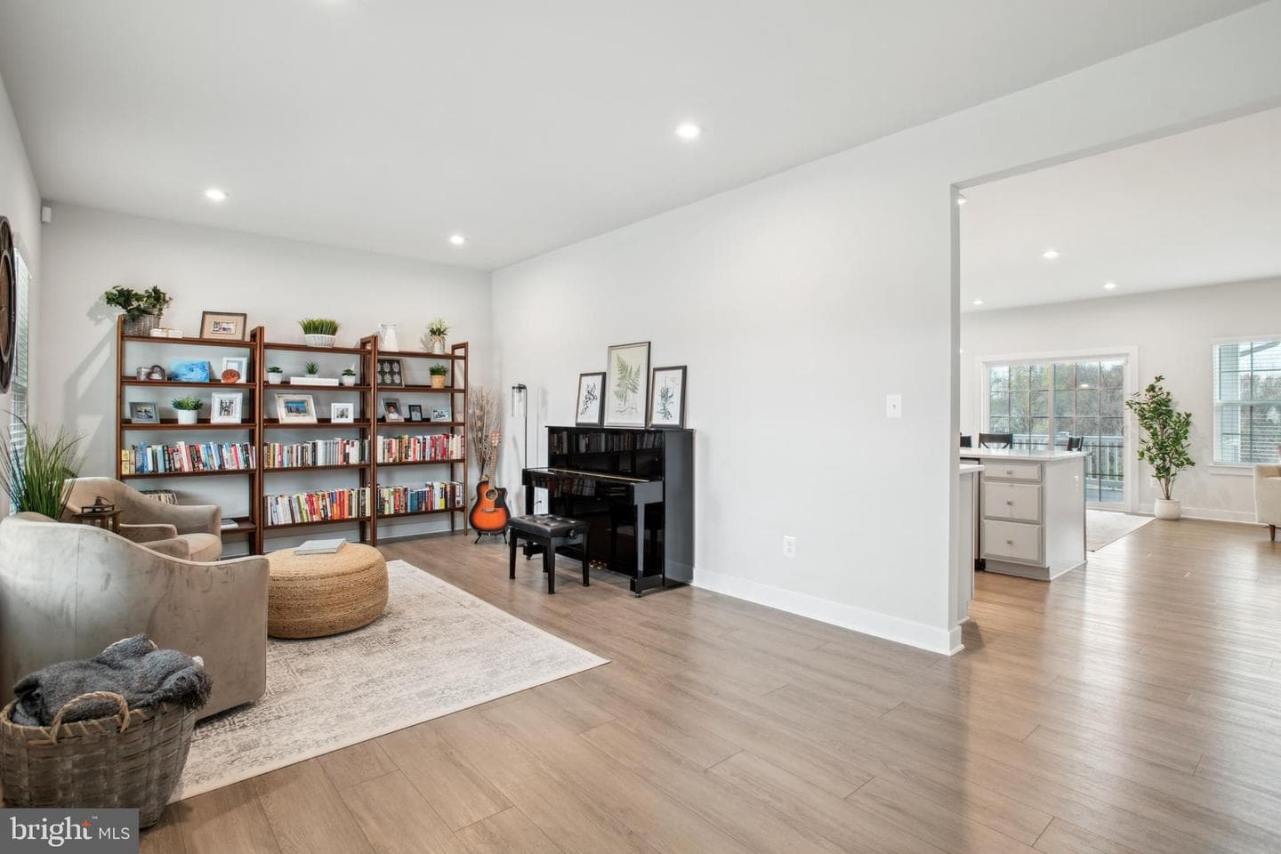 8015 International Drive photo 4