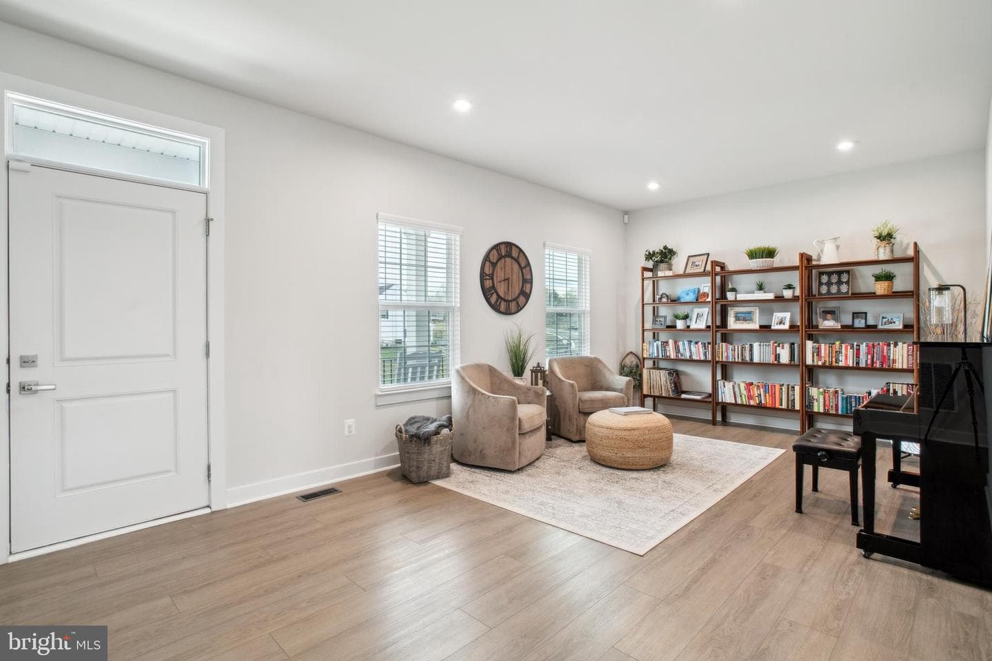 8015 International Drive photo 5