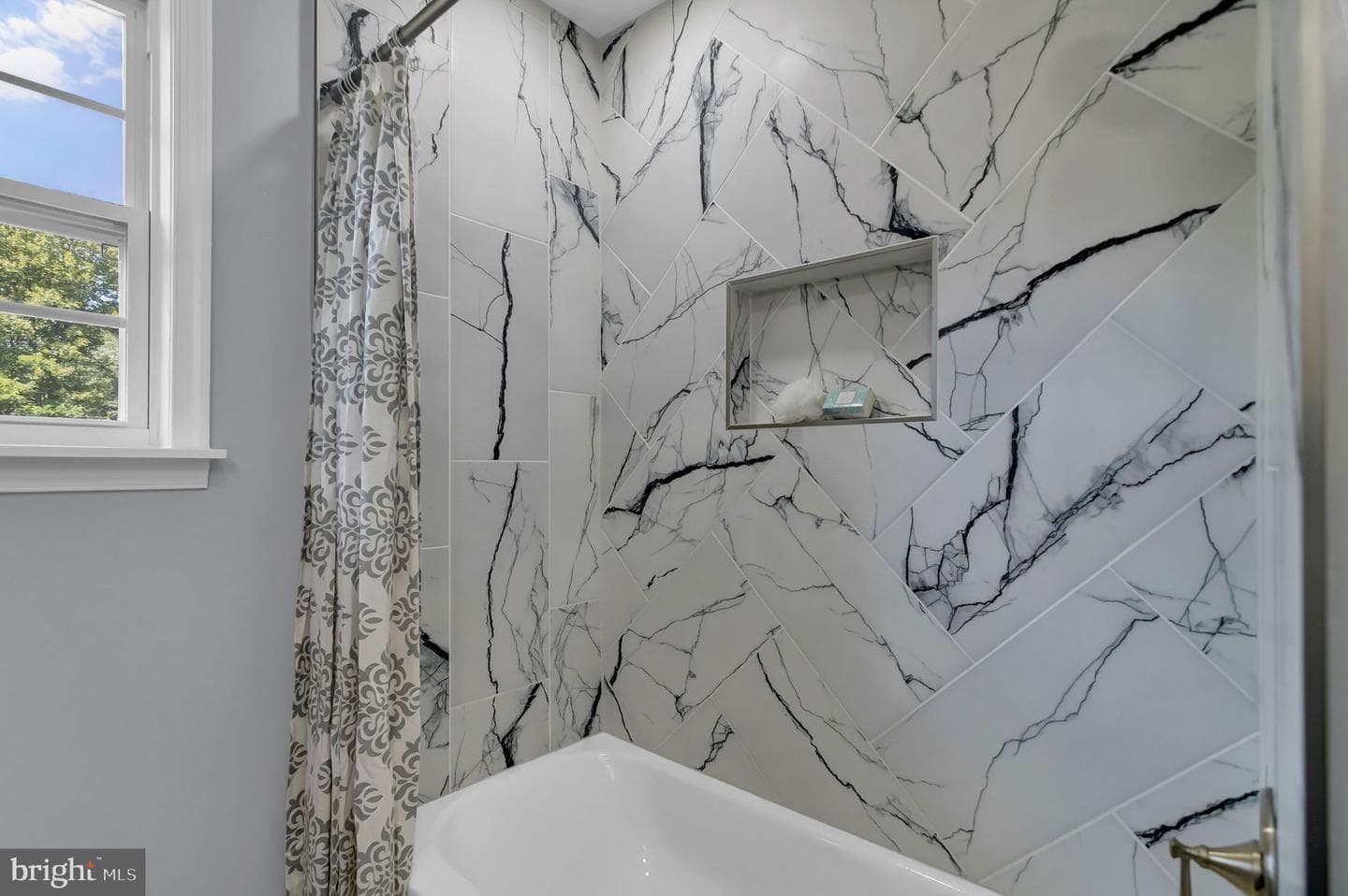 7612 Leeds Manor photo 15