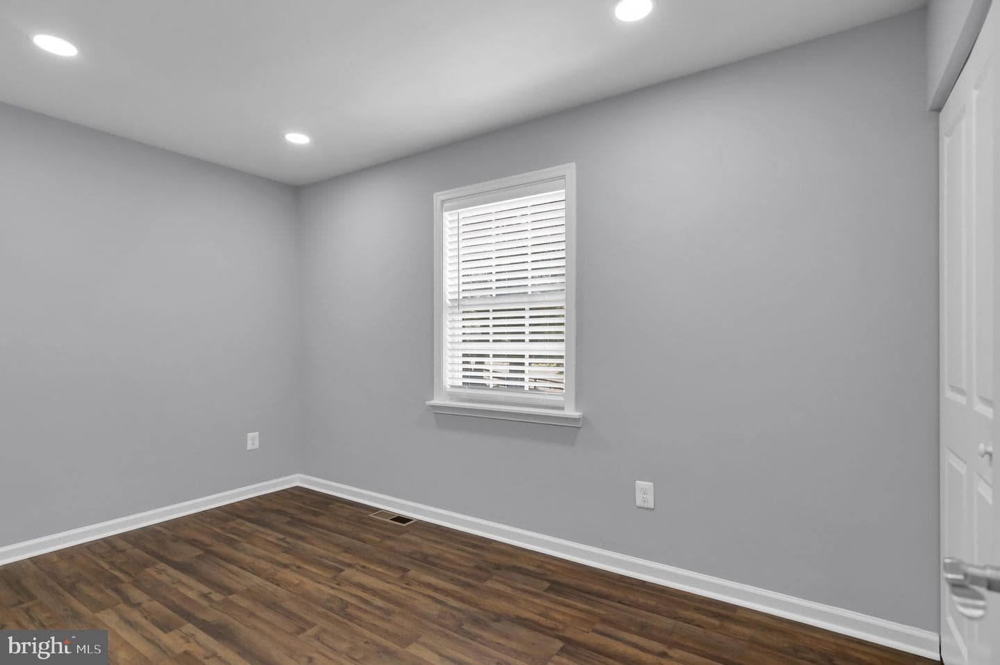 7612 Leeds Manor photo 21