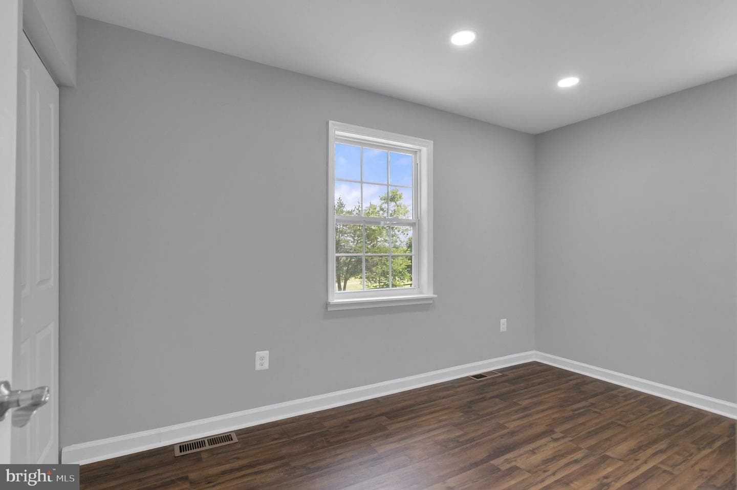 7612 Leeds Manor photo 23