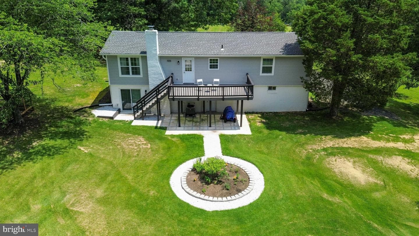 7612 Leeds Manor photo 3
