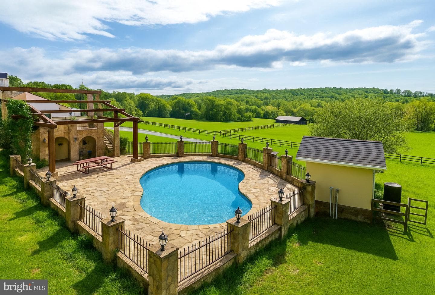 8511 Leeds Manor Road photo 2