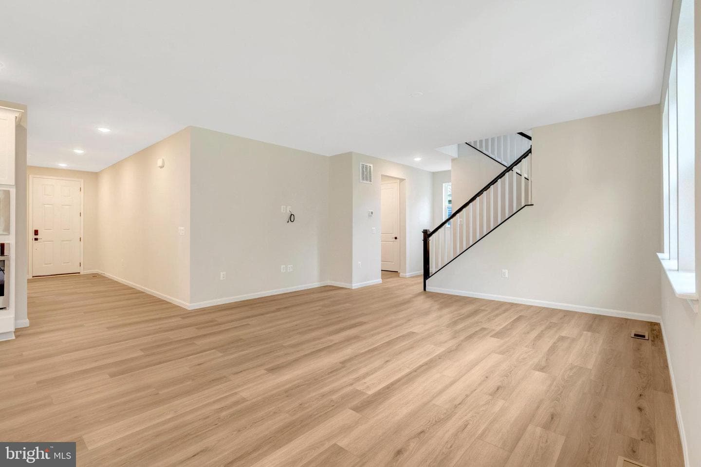 2080 Springvale Drive photo 10
