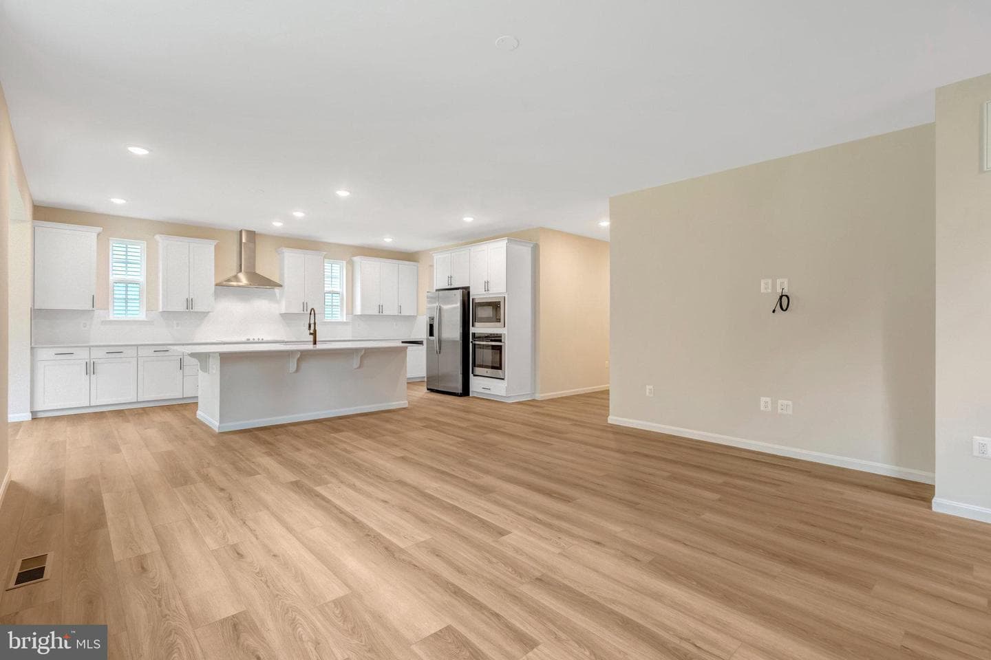 2080 Springvale Drive photo 11