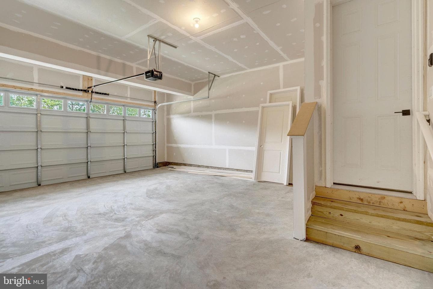2080 Springvale Drive photo 13