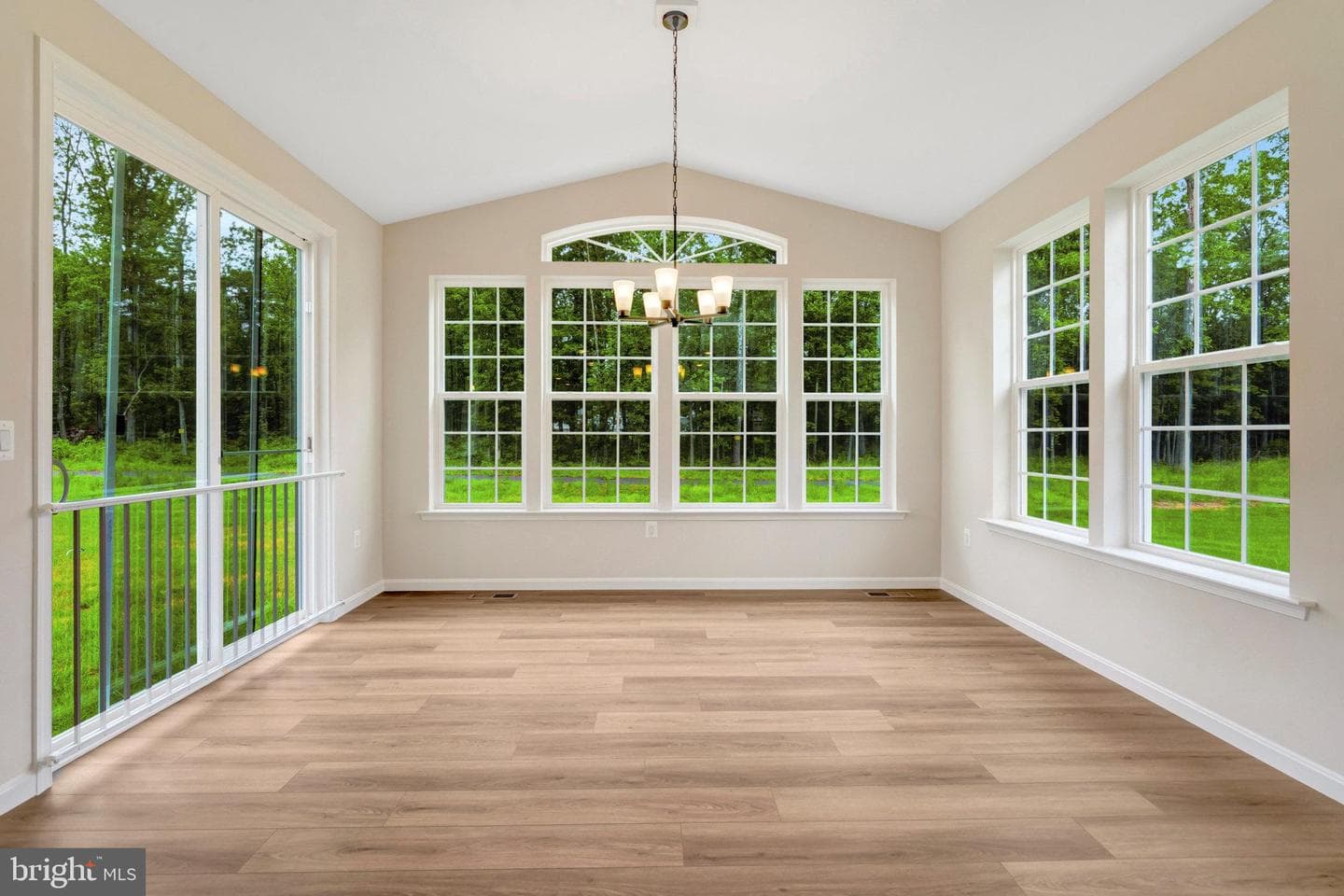 2080 Springvale Drive photo 17