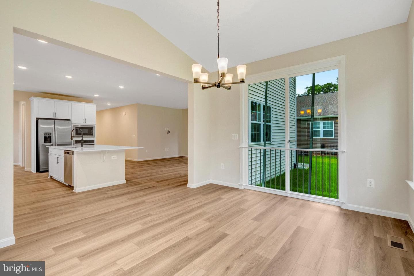 2080 Springvale Drive photo 18