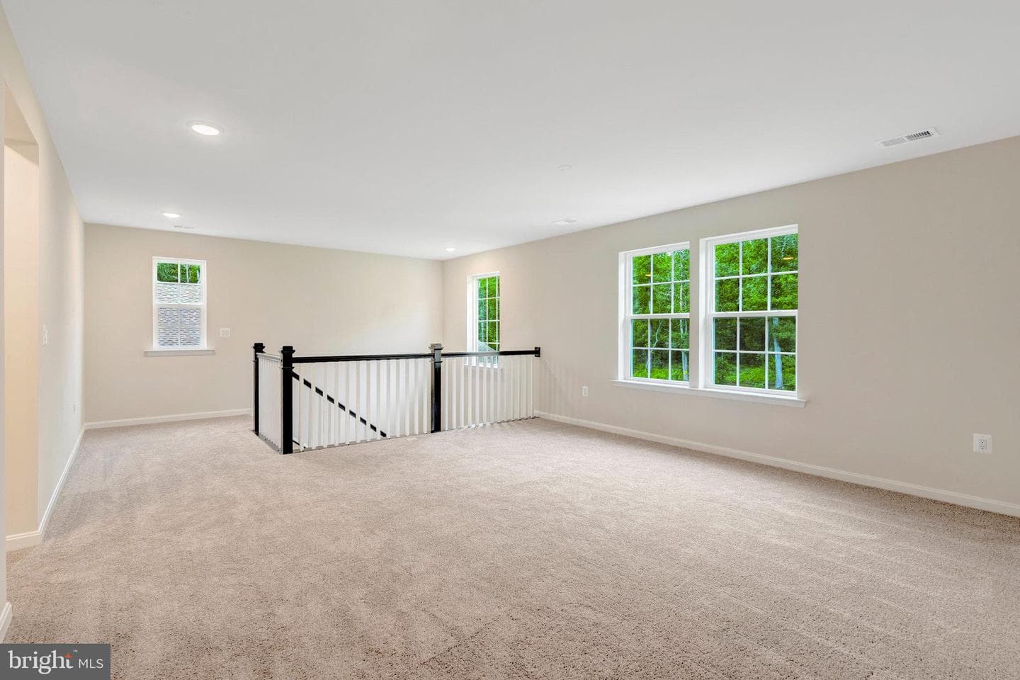 2080 Springvale Drive photo 27