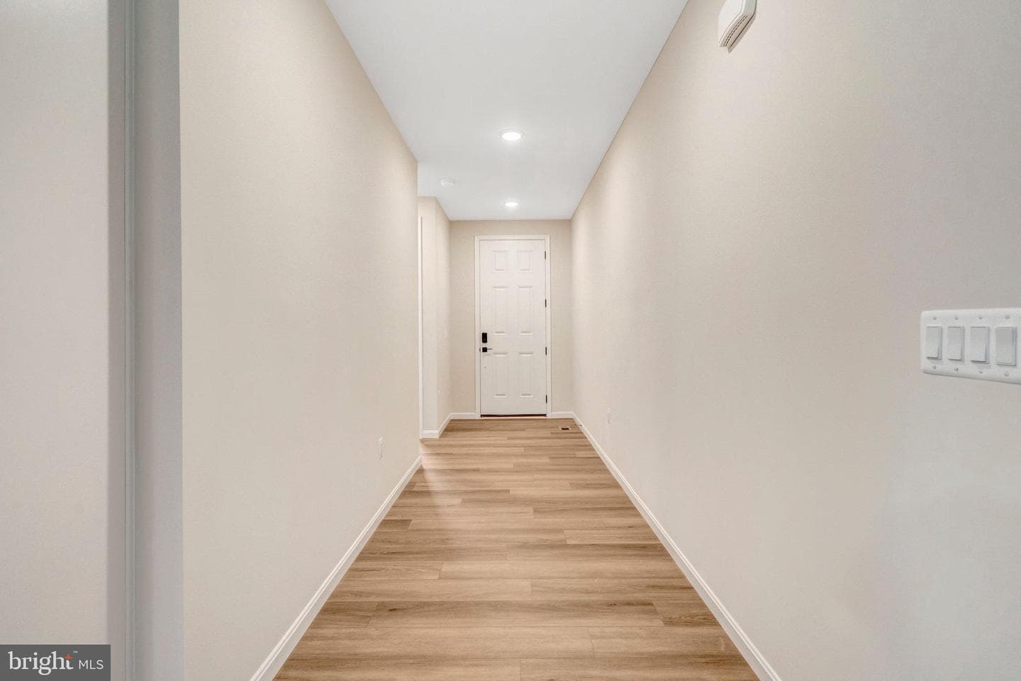 2080 Springvale Drive photo 3