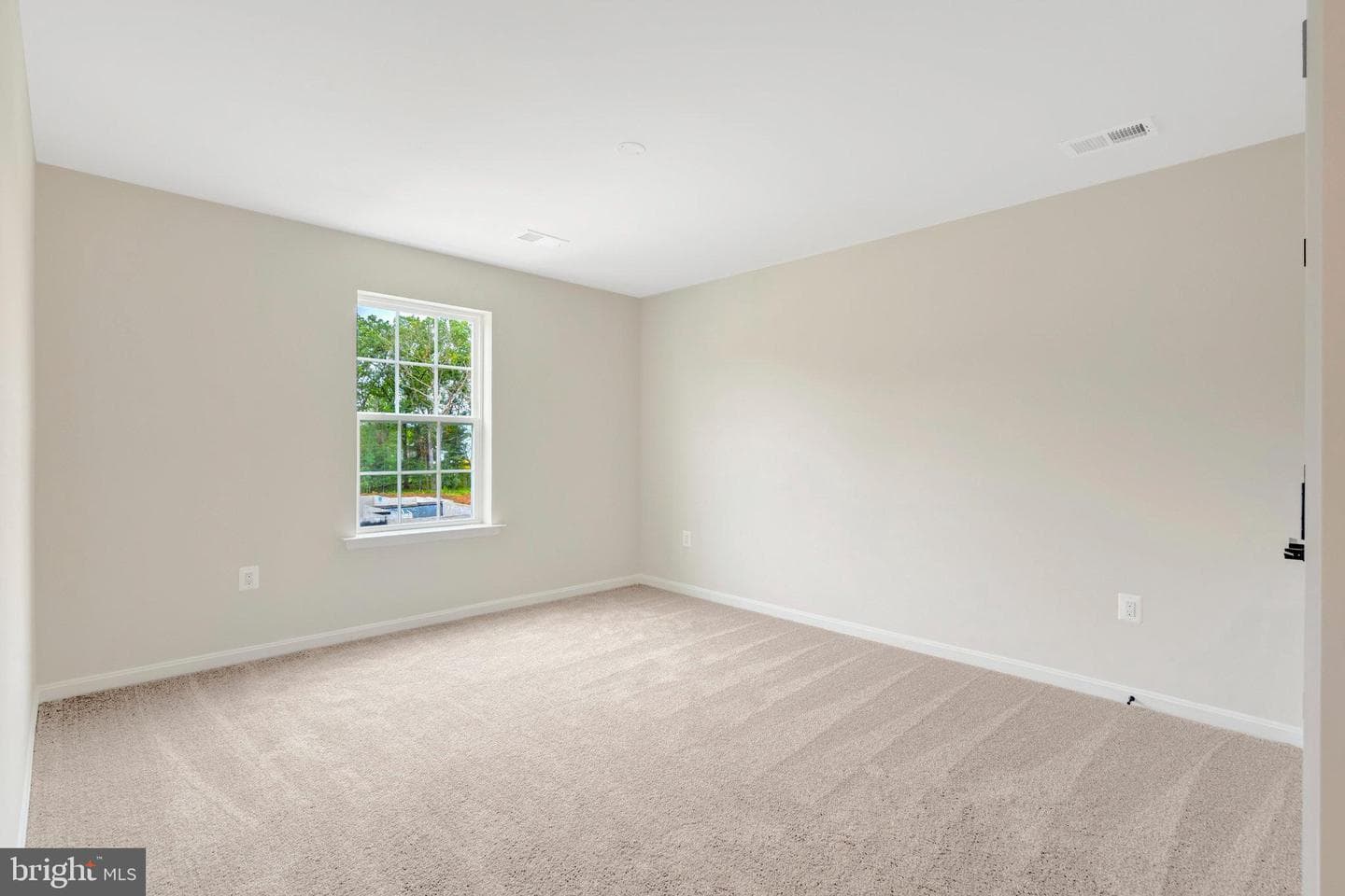 2080 Springvale Drive photo 32